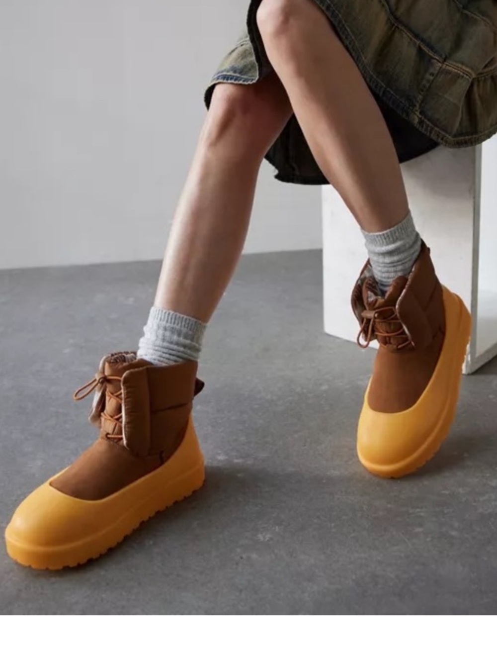 NIB UGG maxi toggle classic mini boot
